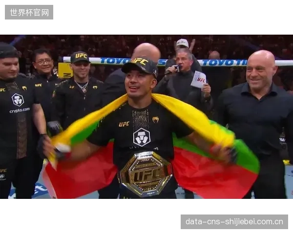 约书亚·万在UFC 328展现统治力,比赛末段TKO平良达朗强势卫冕。 约书亚·万在UFC 328展现统治力,比赛末段TKO平良达朗强势卫冕。